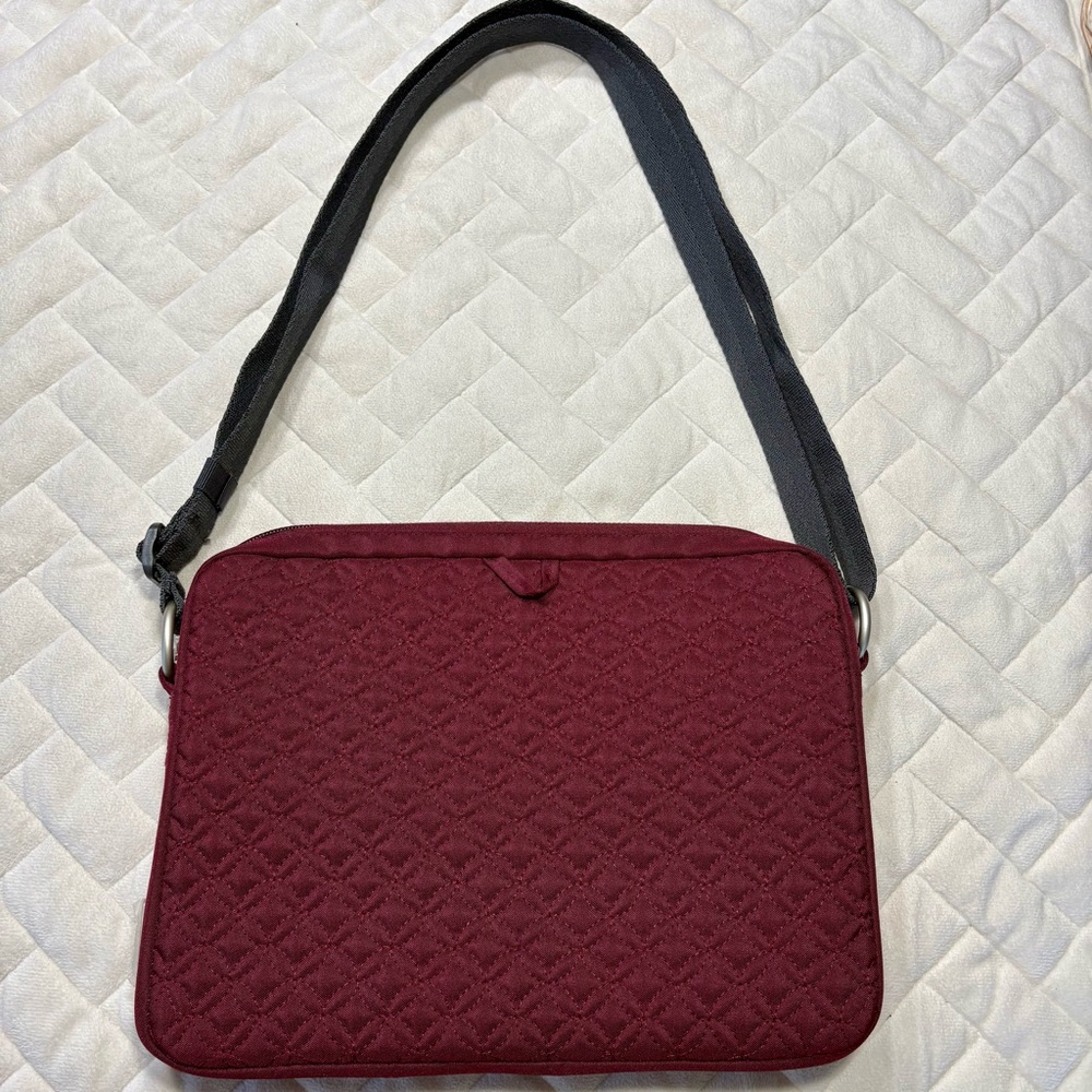BELKIN Burgundy Quilted Tablet Bag 12″ × 9″ w/ adjustable Strap